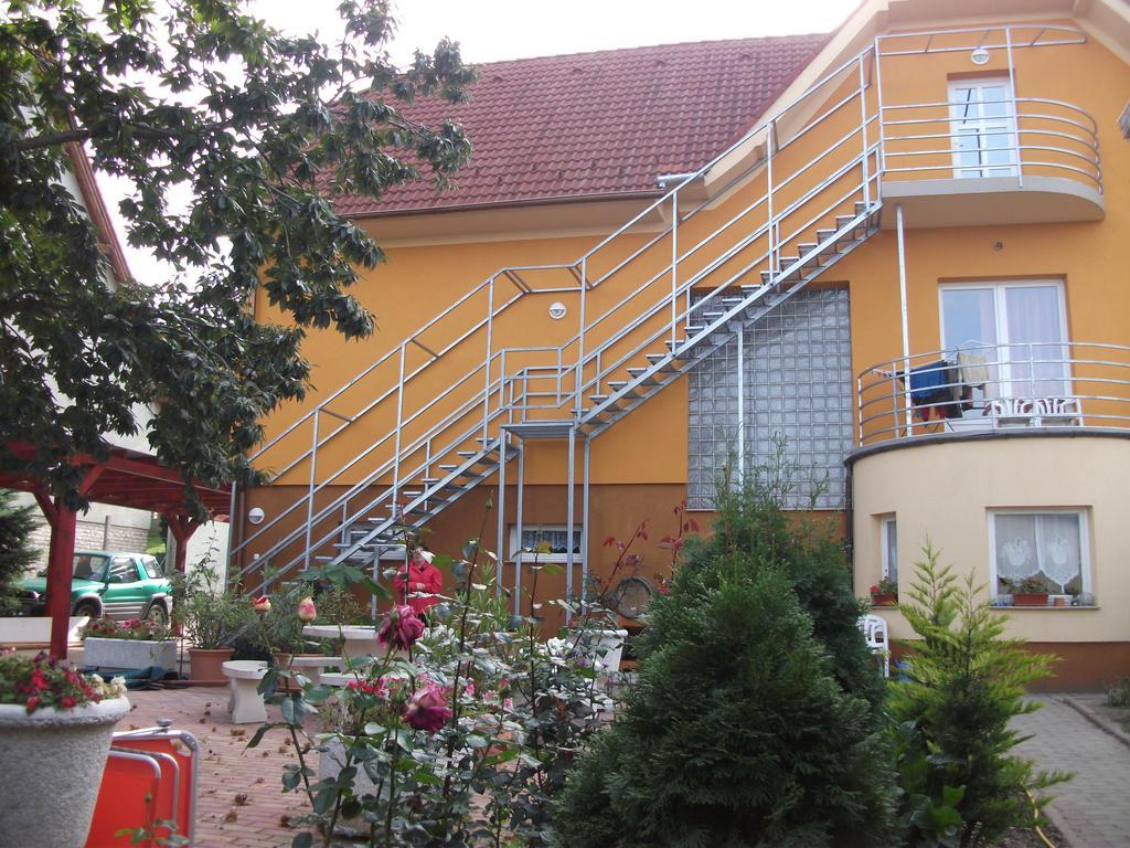 Hotel Jobor Vendeghaz Győrújbarát Exteriér fotografie