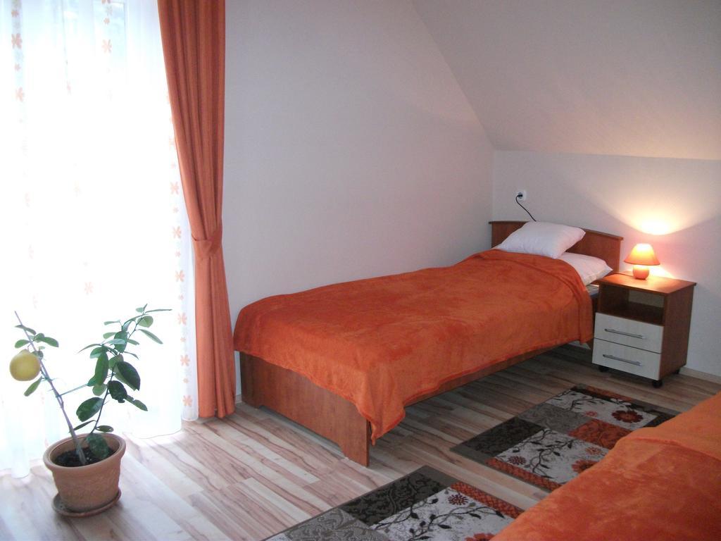 Hotel Jobor Vendeghaz Győrújbarát Pokoj fotografie