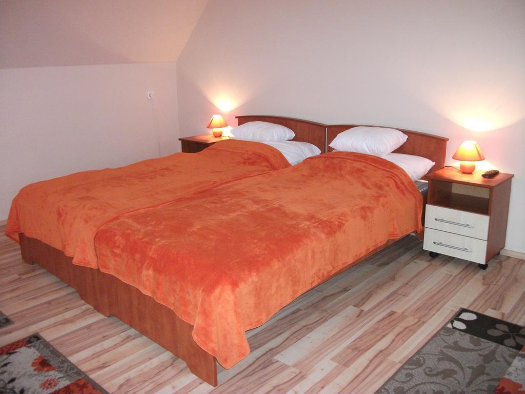 Hotel Jobor Vendeghaz Győrújbarát Pokoj fotografie