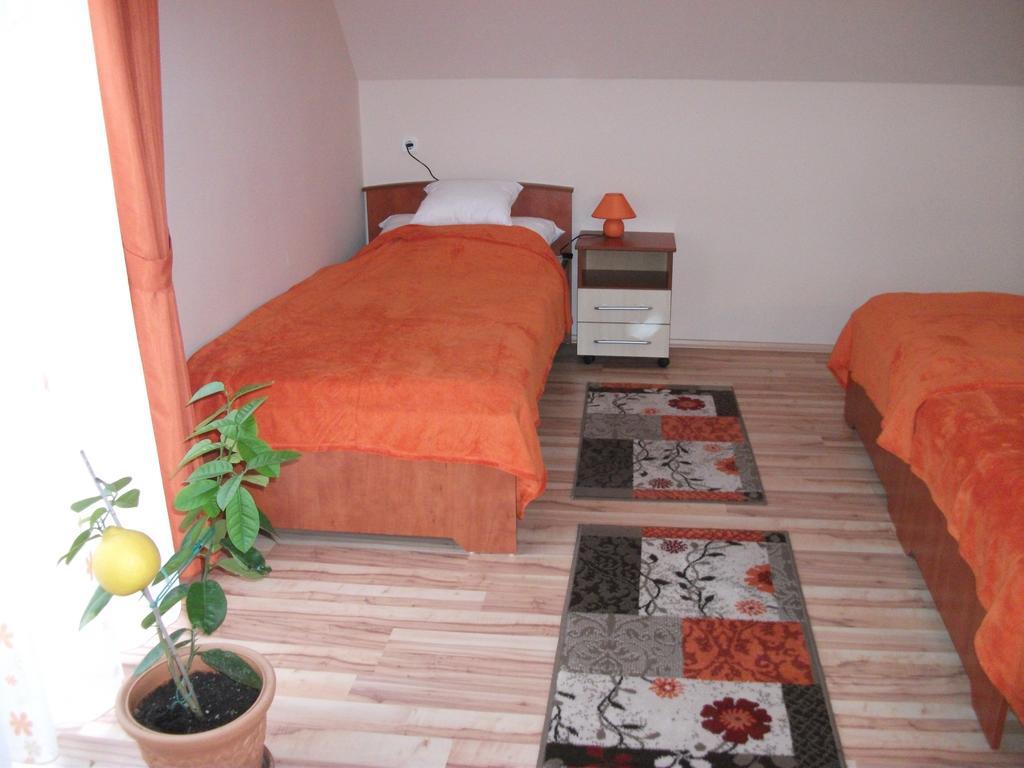 Hotel Jobor Vendeghaz Győrújbarát Pokoj fotografie